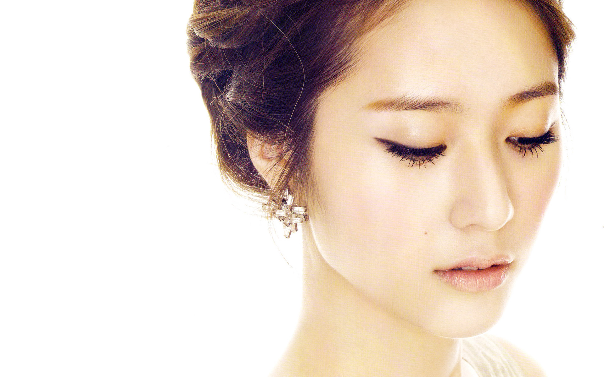 韩国人气女星郑秀晶Krystal时尚养眼写真