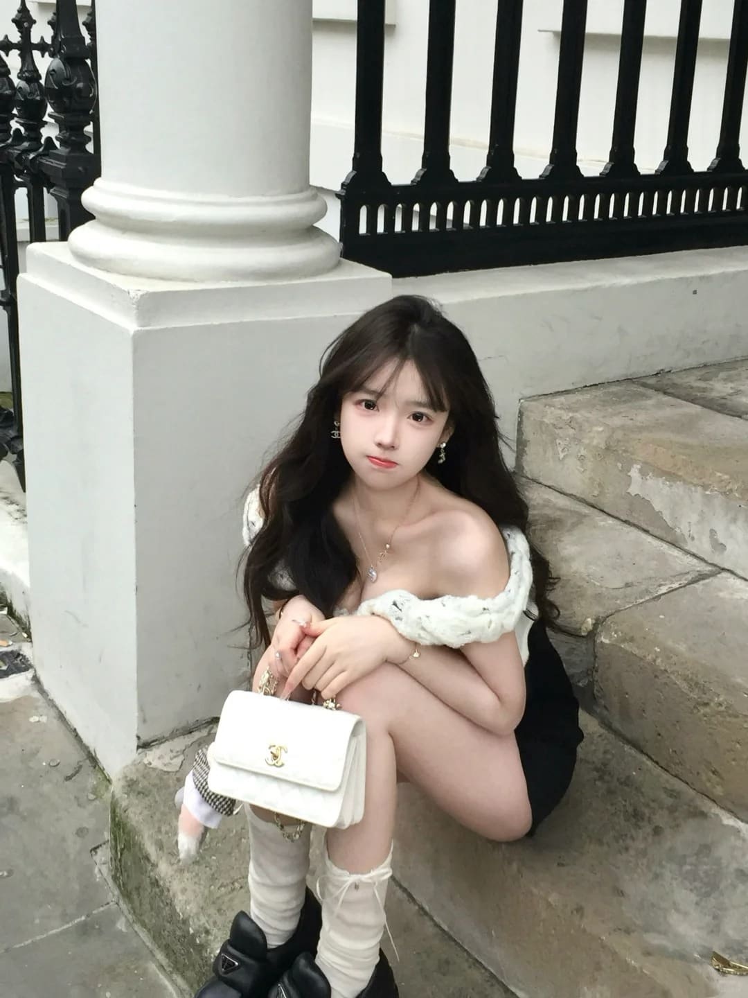 紫薯丸丸子：伦敦街边逛逛很治愈，和白色衣服太适配了