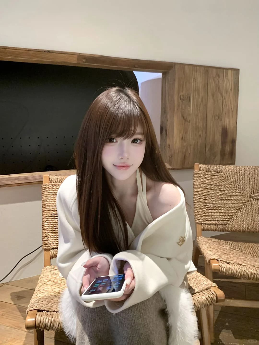 Bubu_卜卜：白色系清纯动人（1）