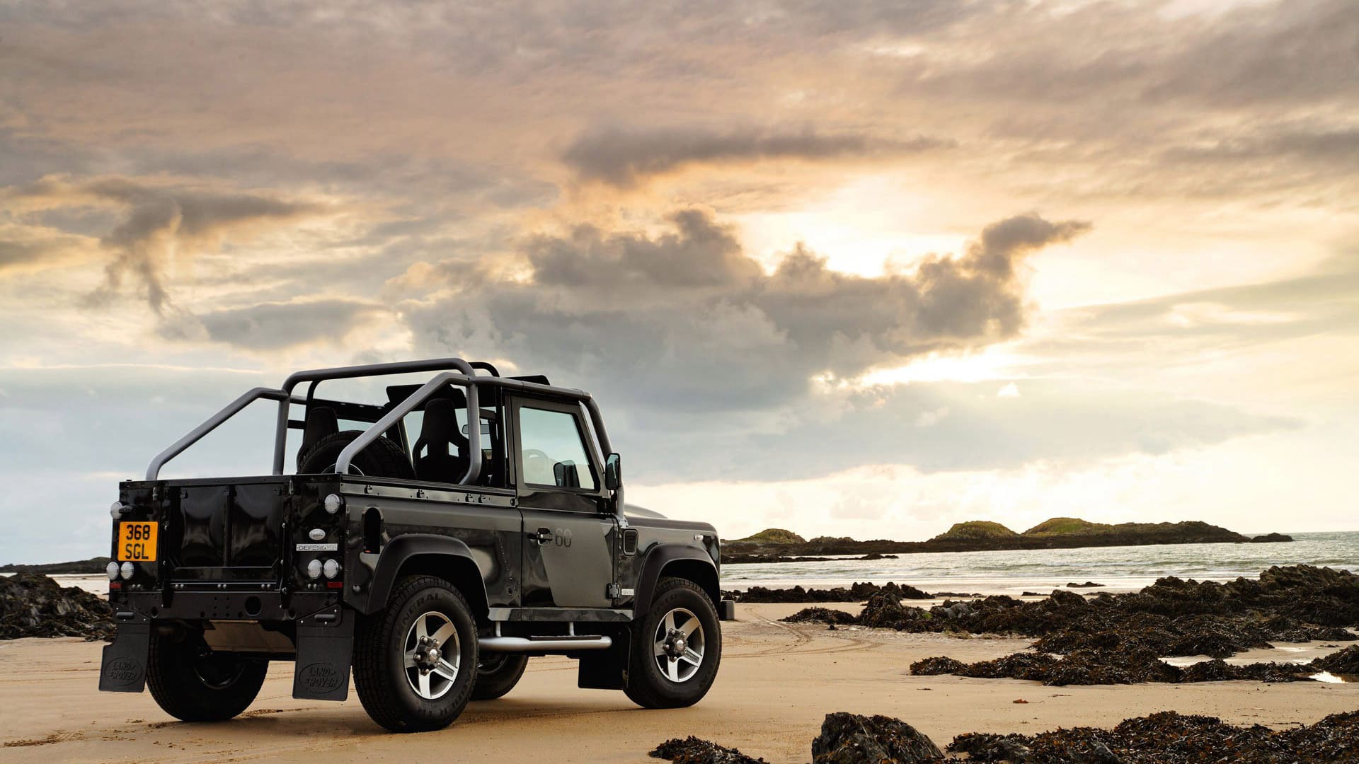 2015超酷路虎卫士越野车高清精美桌面壁纸（4）