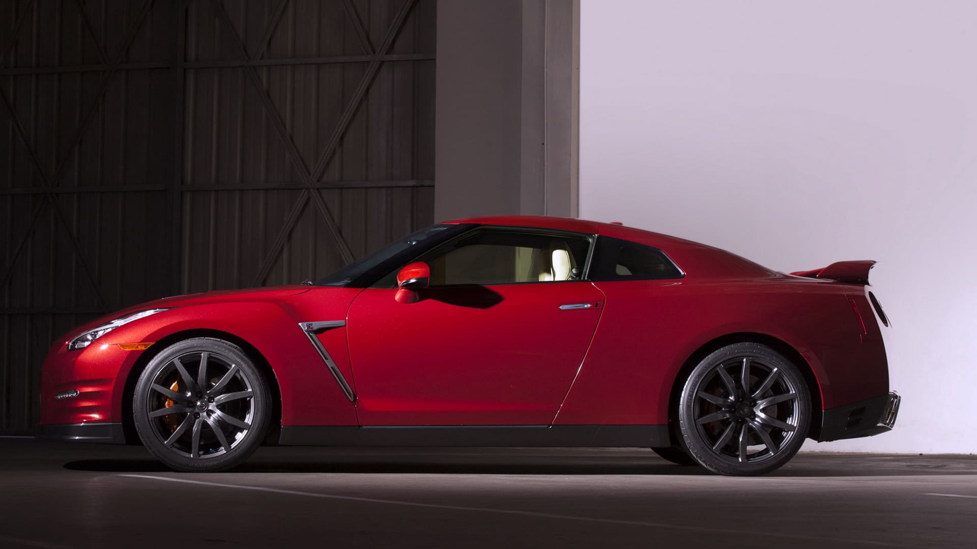 2015款日产GT-R红色炫酷跑车高清壁纸（1）