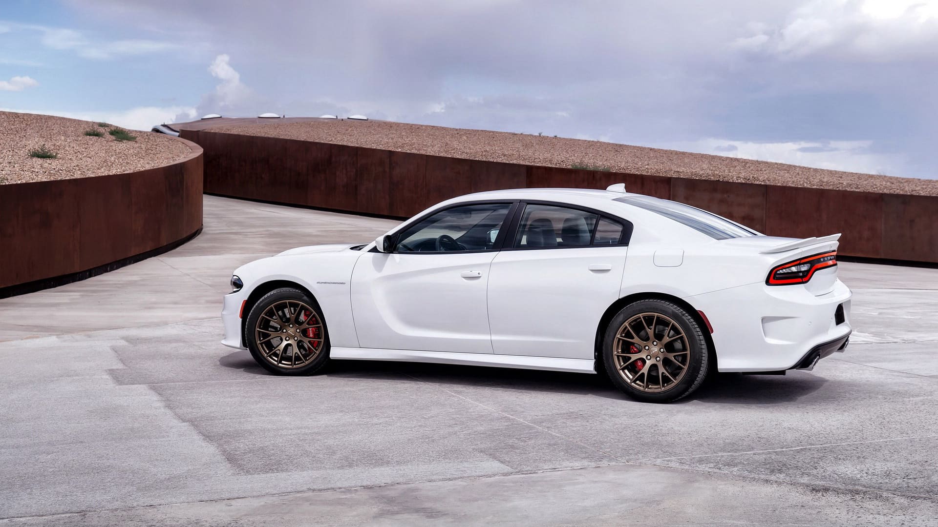 2015款道奇白色跑车桌面壁纸（3）