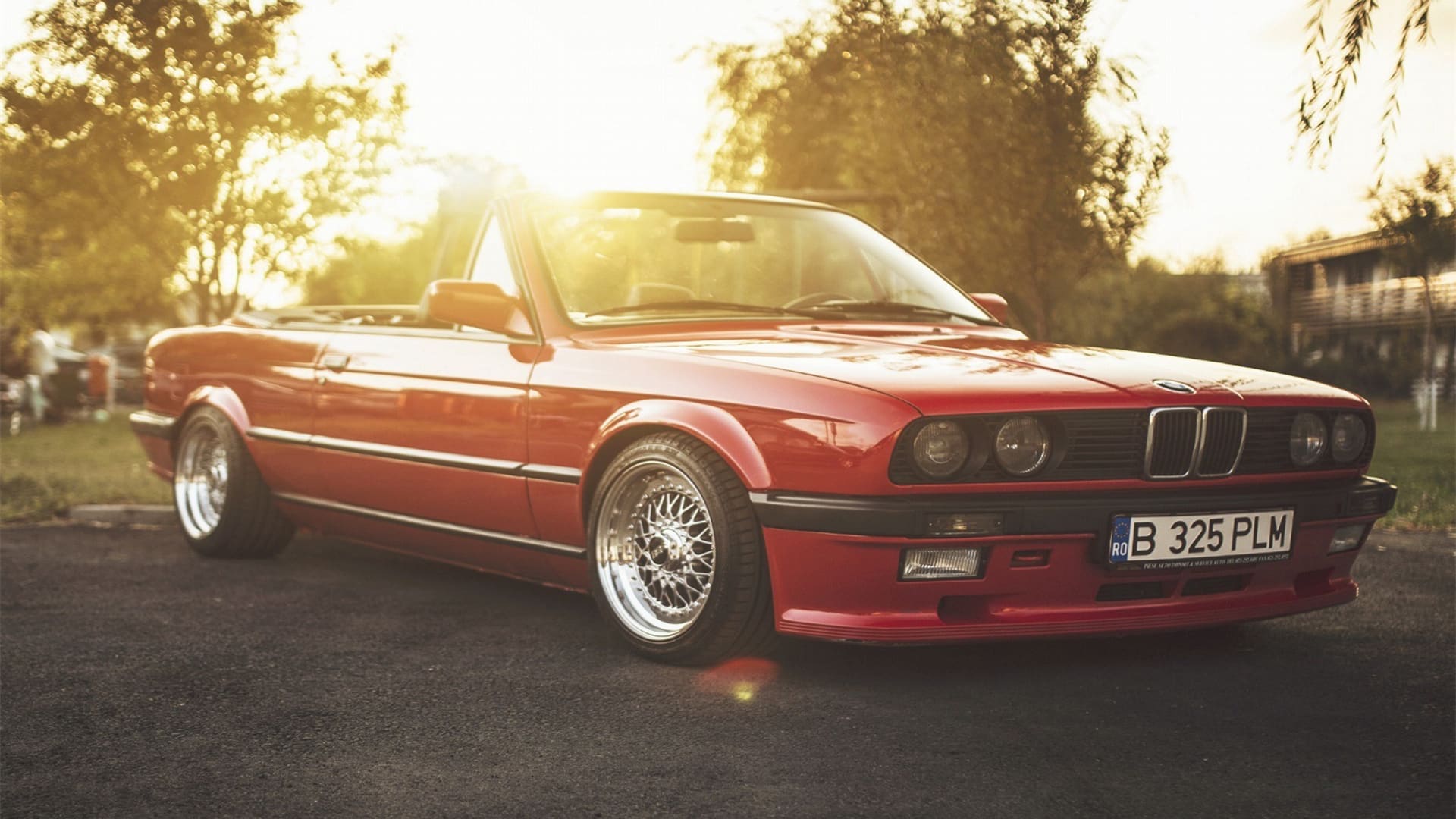 改装复古老爷车宝马E30高清电脑桌面主题壁纸（1）