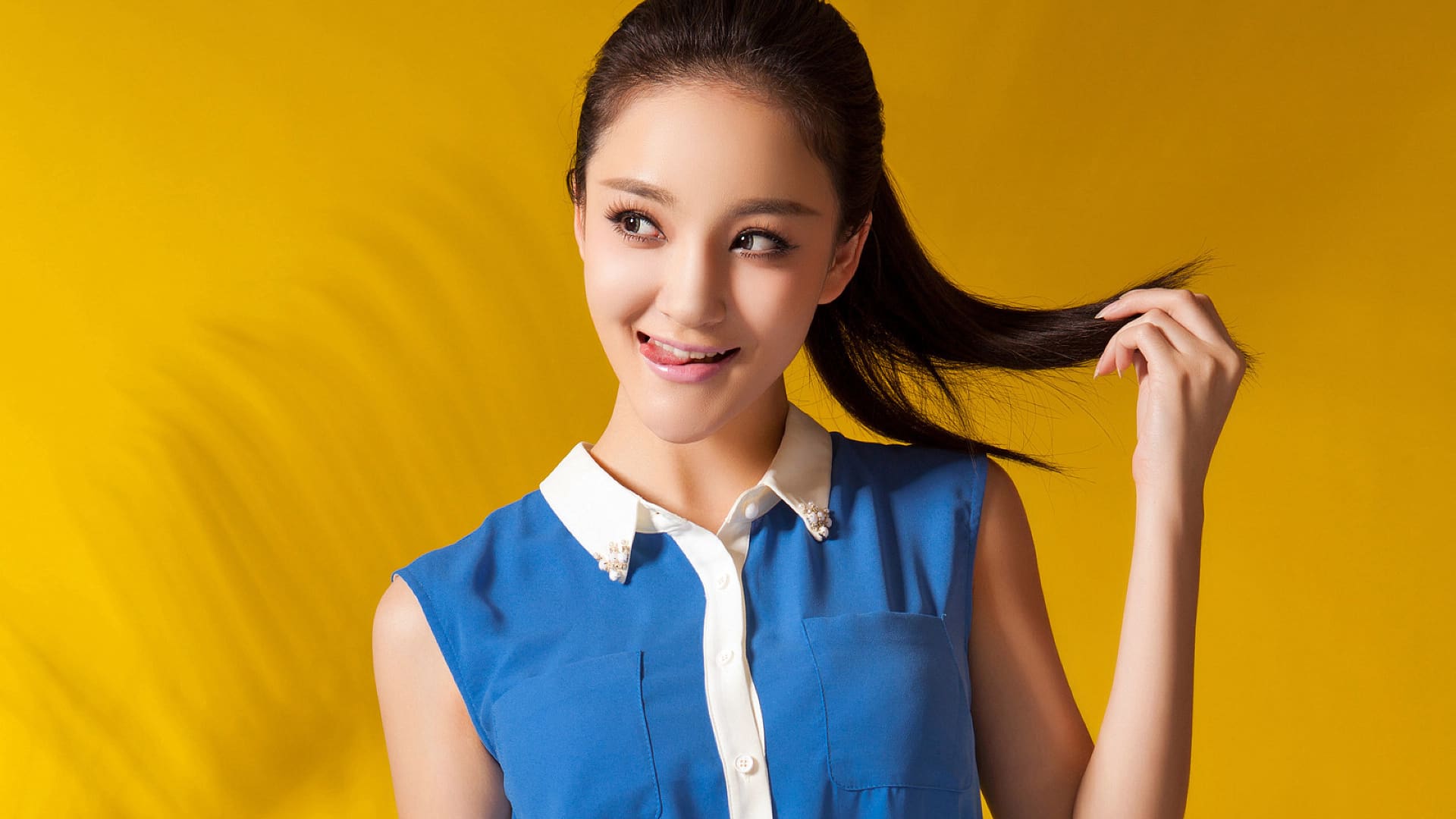 性感女星刘雨欣轻熟女时尚养眼写真桌面壁纸（1）