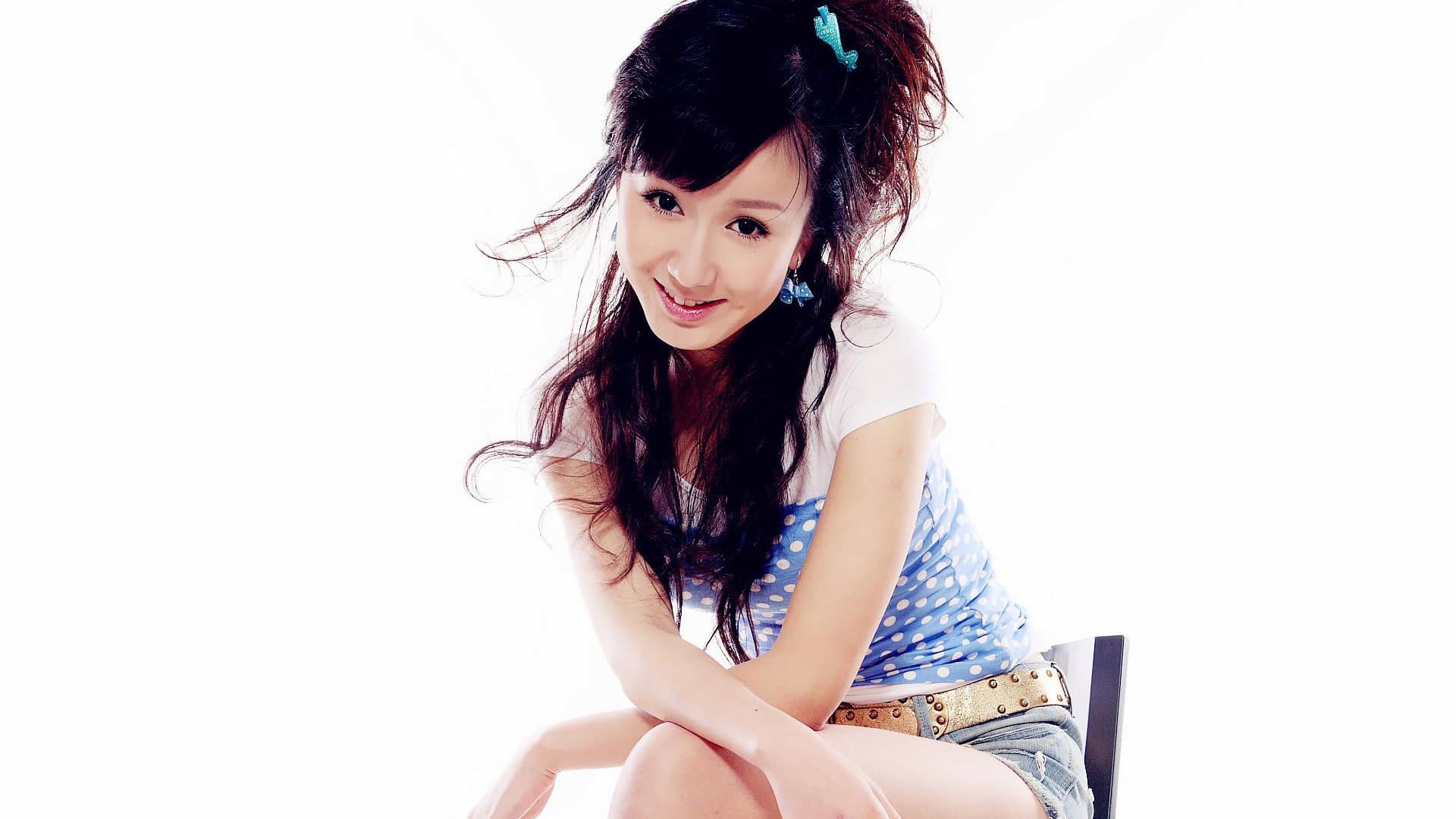爱情公寓胡一菲甜美御姐范儿写真桌面壁纸（3）