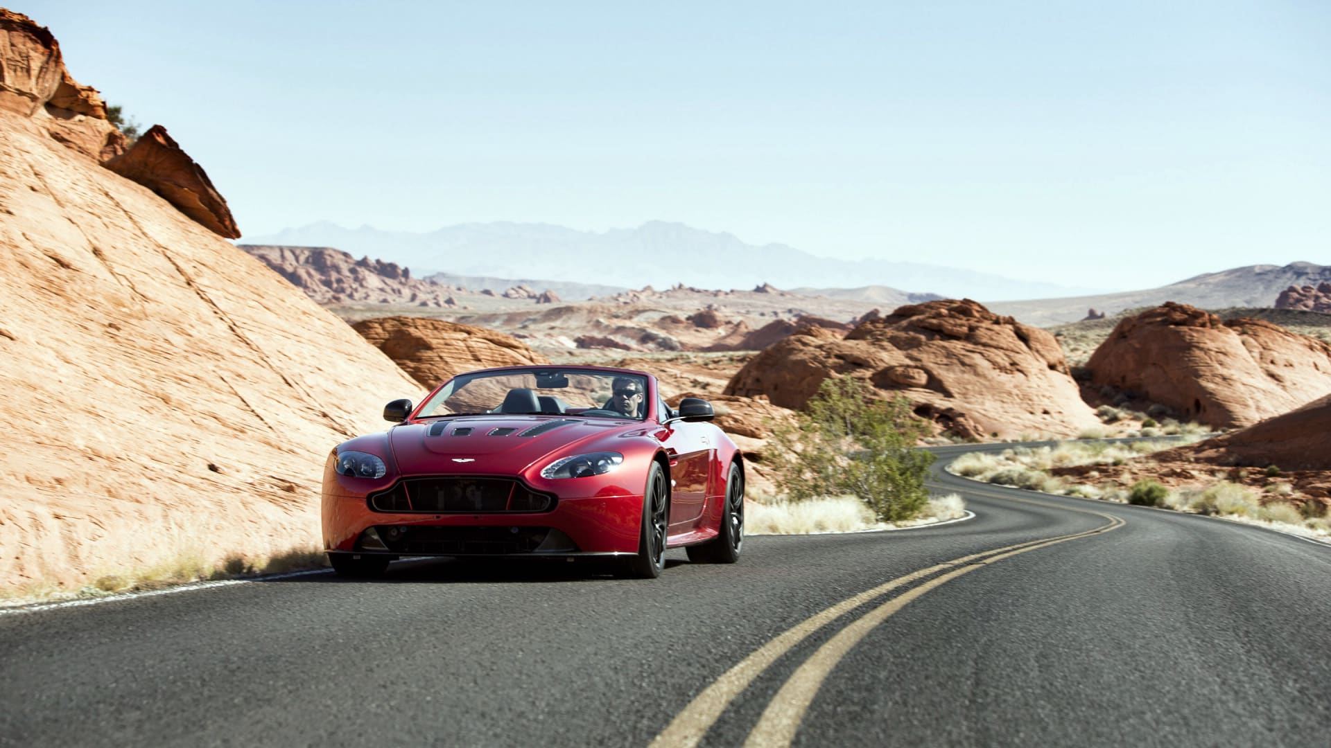 超酷跑车阿斯顿·马丁V12 Vantage S酷炫桌面壁纸（2）