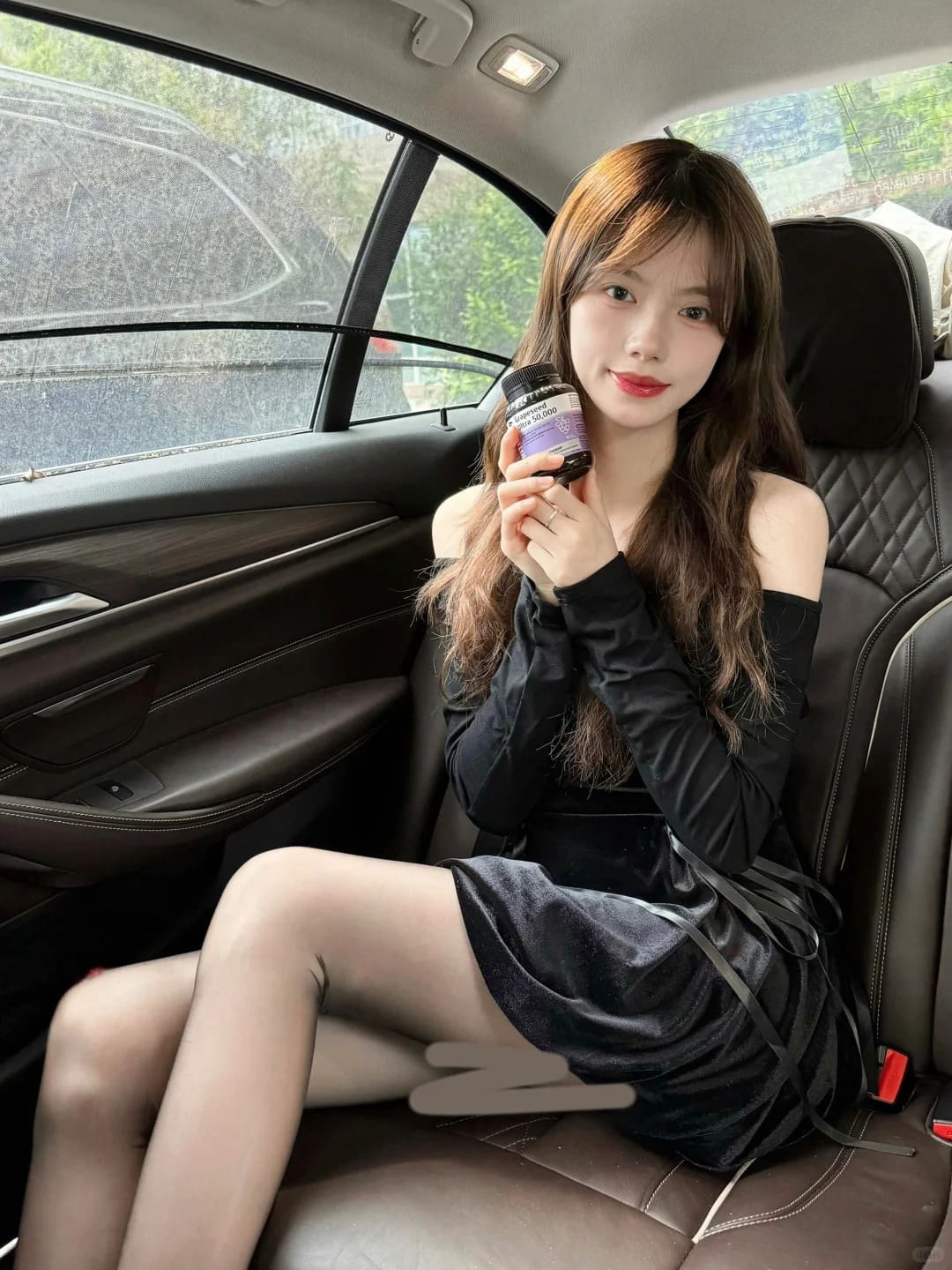 欣欣汁：女大 车内拍照真是绝绝子！（2）
