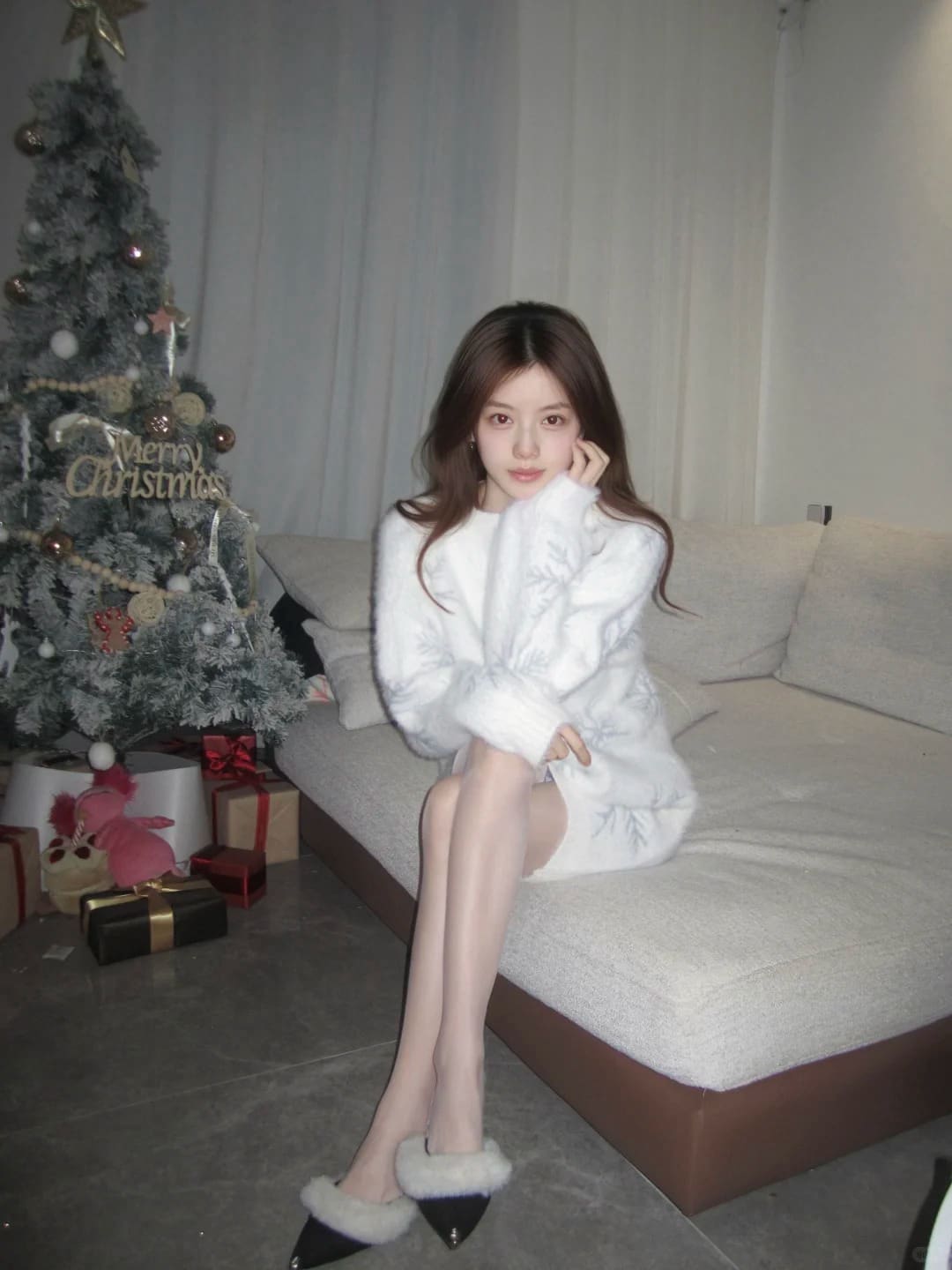 欣欣汁：白色针织衫